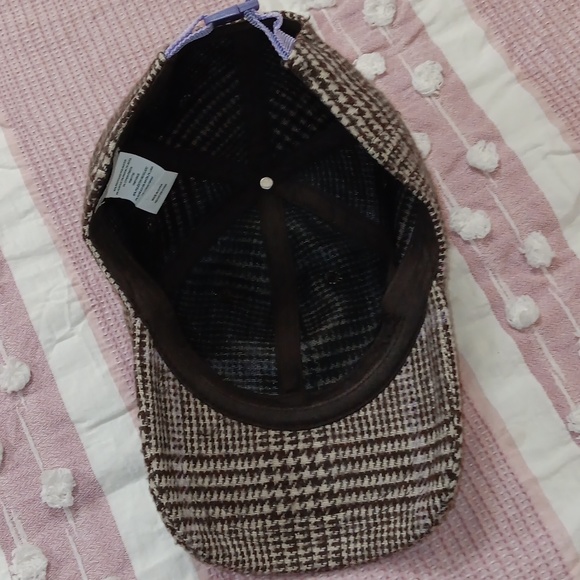 Flannel cap - Picture 2 of 2